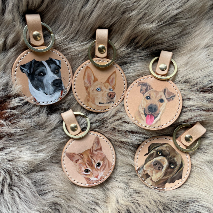 Porte-clés pendentif portrait d'animal en laiton et cuir