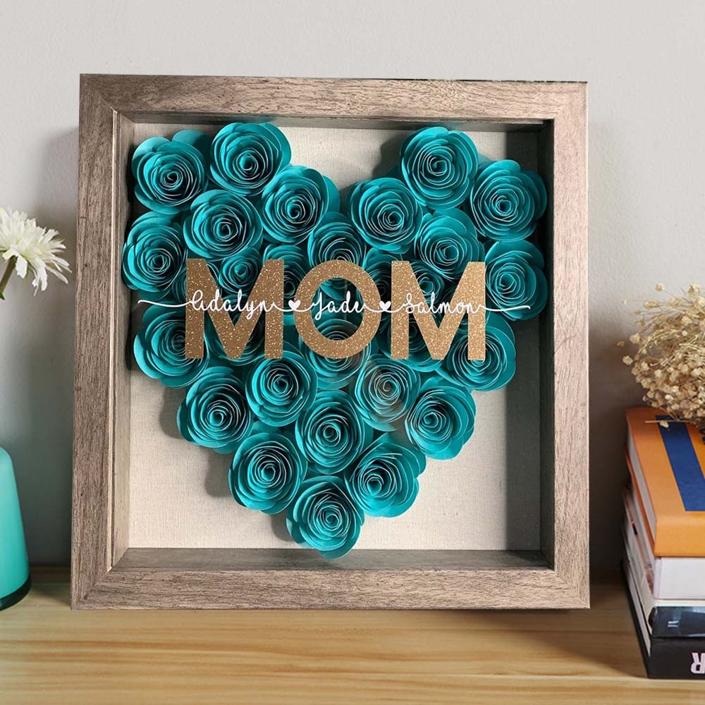 Cadre d'Ombre pour Maman avec Fleurs en Forme de Cœur et Noms des Enfants