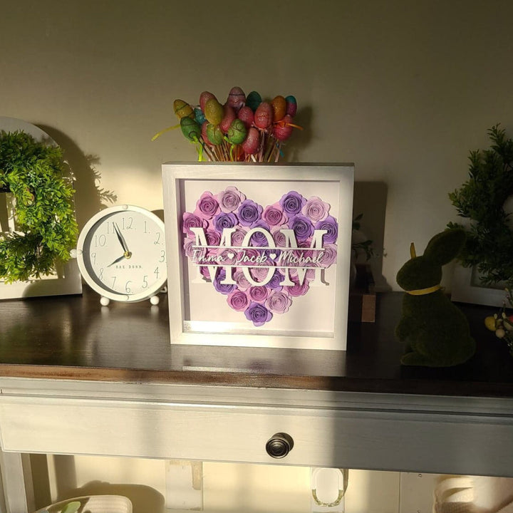 Cadeau de Boîte d'Ombre en Forme de Cœur avec Monogramme de Fleurs pour Maman