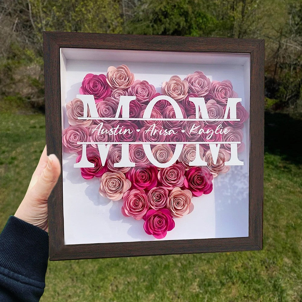 Cadre d'ombre de fleur monogramme en forme de cœur pour maman