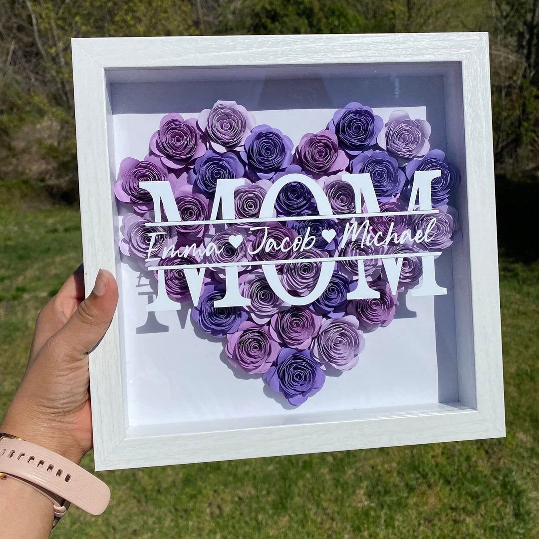 Cadeau de Boîte d'Ombre en Forme de Cœur avec Monogramme de Fleurs pour Maman