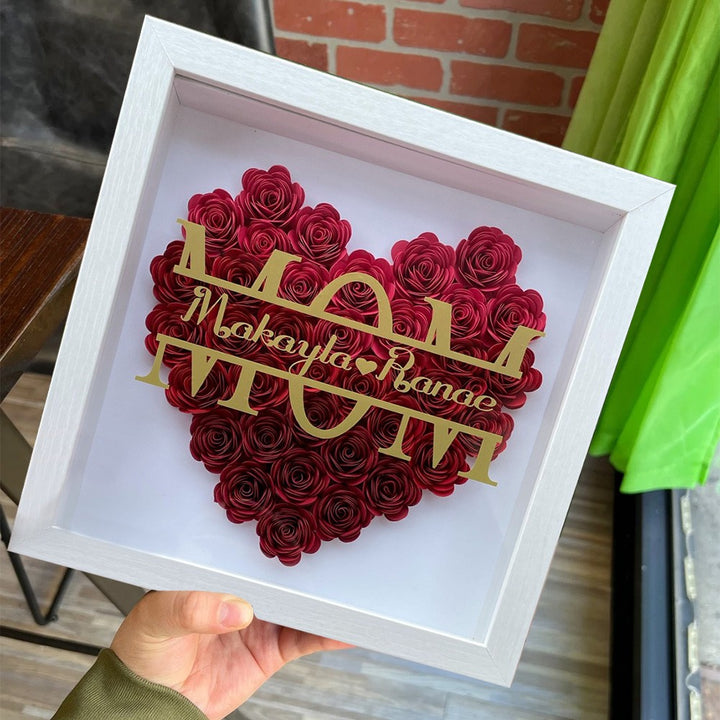 Cadre d'ombre de fleur monogramme en forme de cœur pour maman